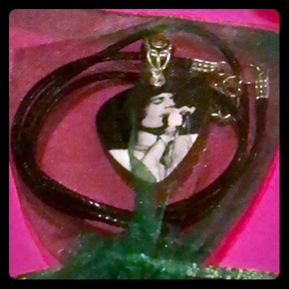 SOLD. FREDDIE MERCURY NECKLACE 2 QUEEN STICKERS - Picture 7 of 16
